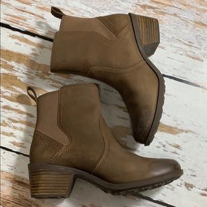Teva Anya Chelsea. Tan. Ankle boot. Waterproof.